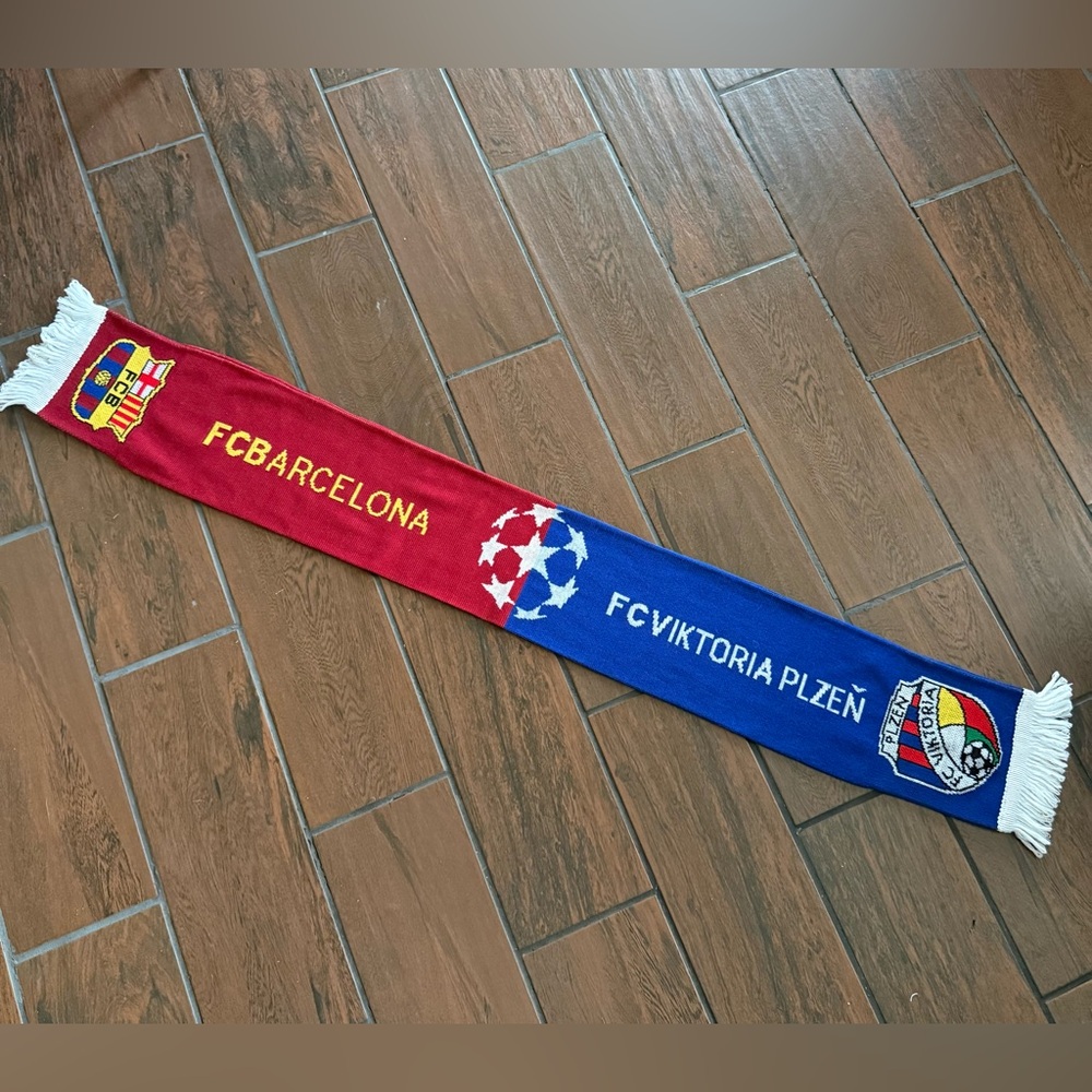 2011 UEFA Champions League FC Barcelona‎ v Viktoria Plzen Match Scarf Soccer